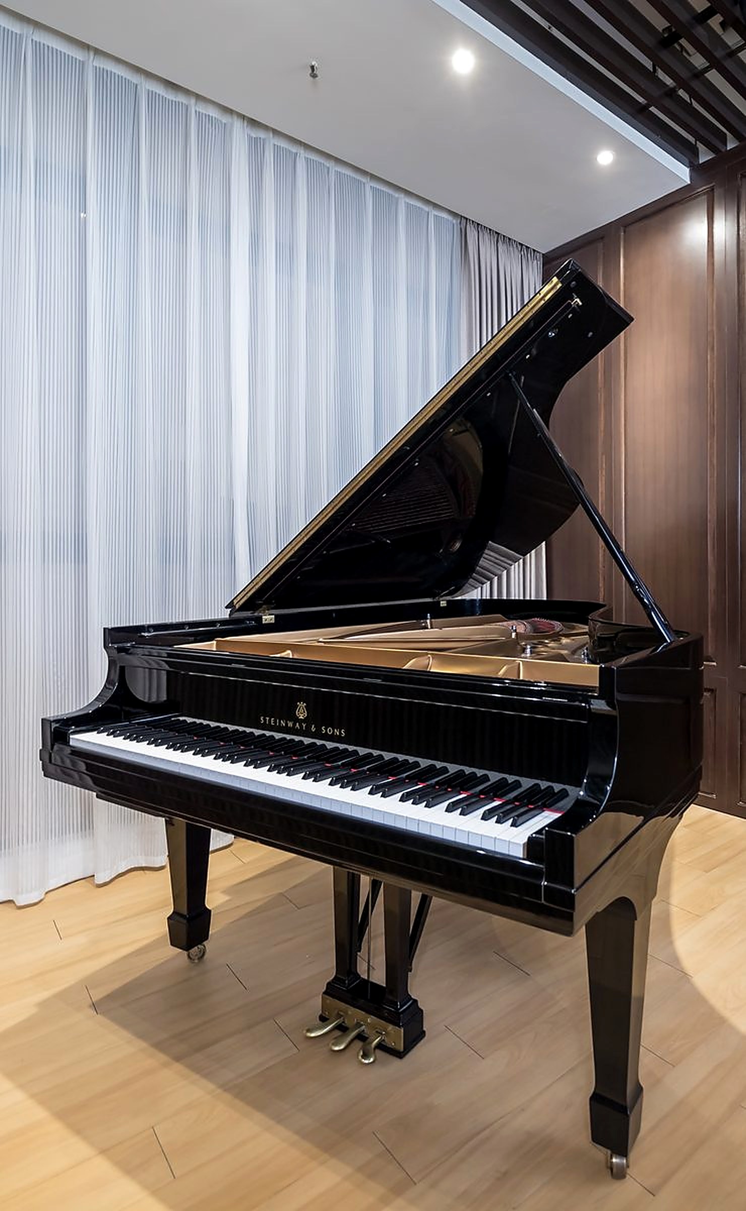 Steinway&nbsp;&&nbsp;Sons Model B211 grand piano at Studio Tableau