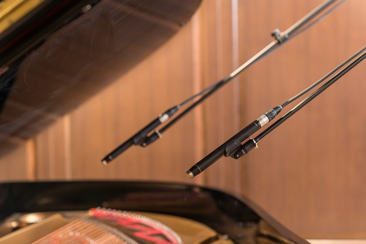 DPA 4006 professional microphones over the piano strings